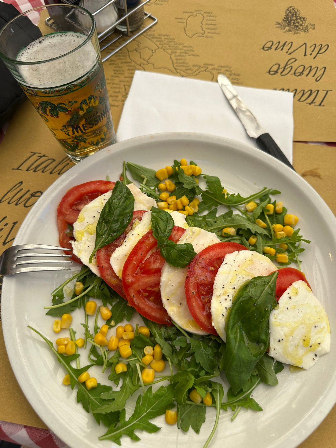 Insalata Caprese con mozzarella e pomodori